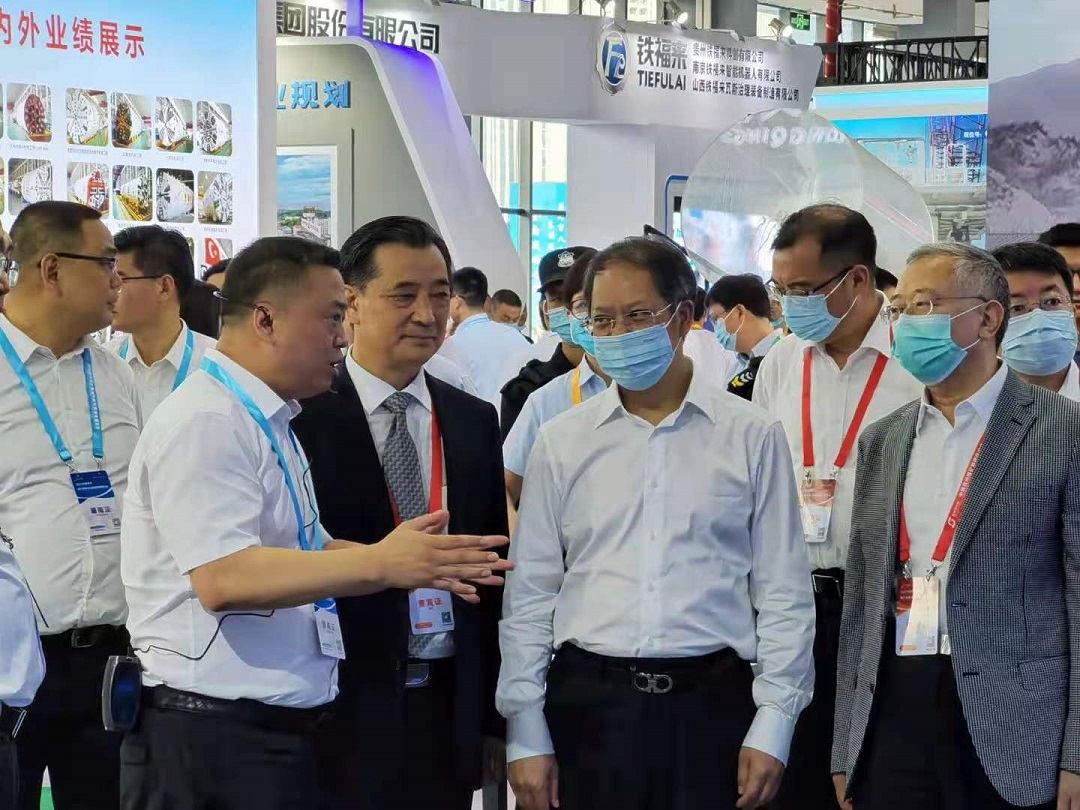 公司領(lǐng)導(dǎo)向副省長陶長海一行匯報(bào).jpg 公司領(lǐng)導(dǎo)向副省長陶長海一行匯報(bào).jpg